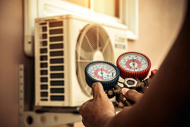 Professional Hvac technician working in Oak Ridge, NC